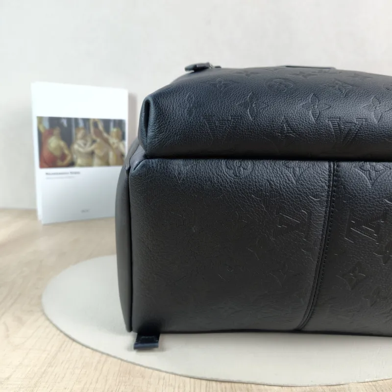 Louis Vuitton Backpack Discovery Backpack Black Calfskin Small 29 × 20 × 38 cm — detail view 7 of 11
