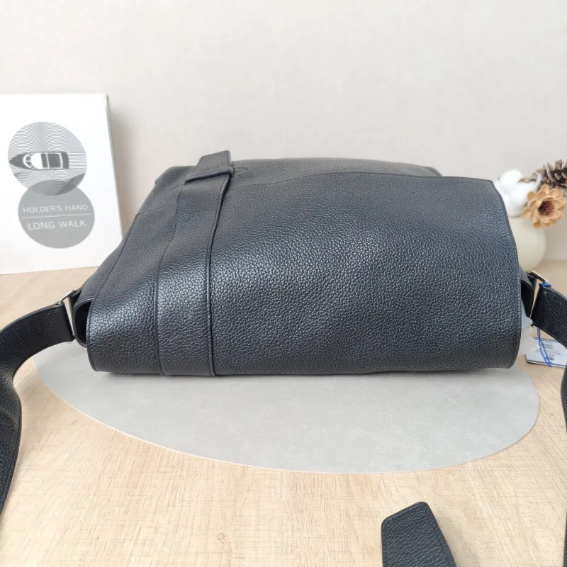 Hermès Shoulder Bag Alfred Messenger Bag Shoulder Bag Black TC Calfskin One Size 35 × 13 × 25 cm P — detail view 1 of 13