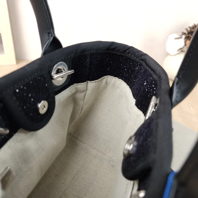 Chanel Shoulder Bag Black Mini 19 × 11 × 16 cm — detail view 1 of 12
