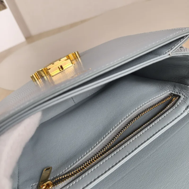 CELINE Crossbody Bag Teen Triomphe Small 18.5 × 6 × 14 cm — detail view 1 of 13