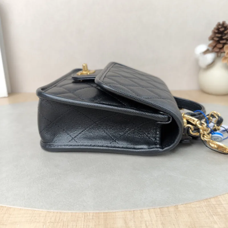 Chanel Crossbody Bag25b Messenger Bag Black Grained Calfskin Small17 × 7 × 16.5 cm — detail view 10 of 20
