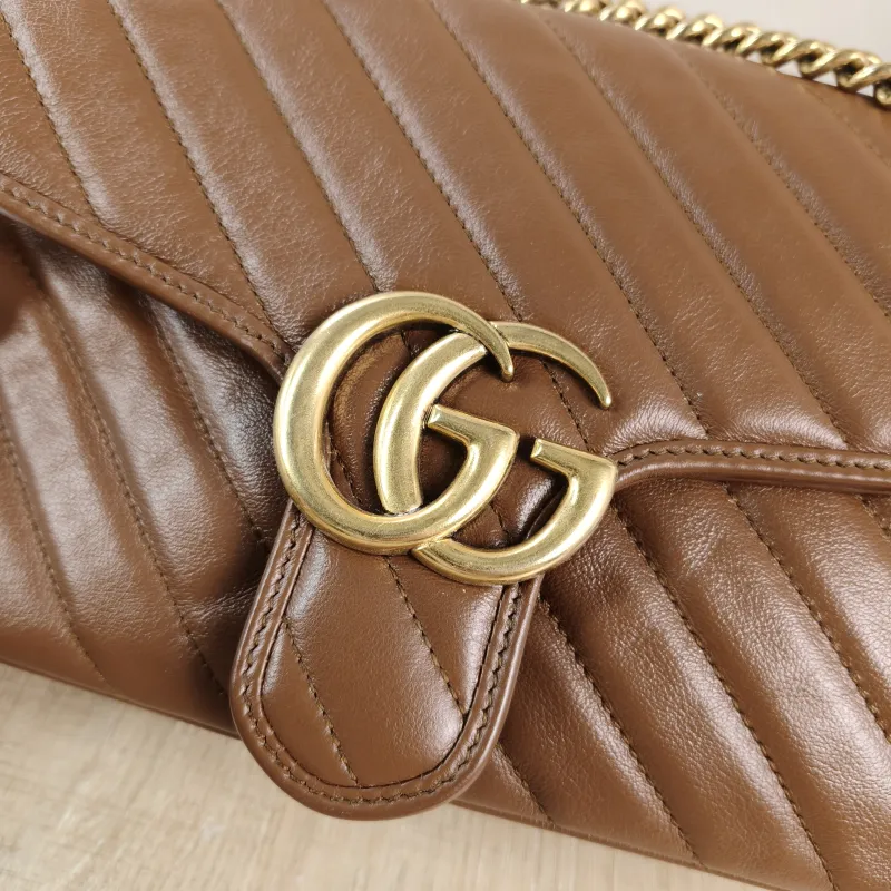 GUCCI Crossbody Bag GG Marmont Medium Marmont 26 Caramel Calfskin 26 × 7 × 15 cm — detail view 9 of 11