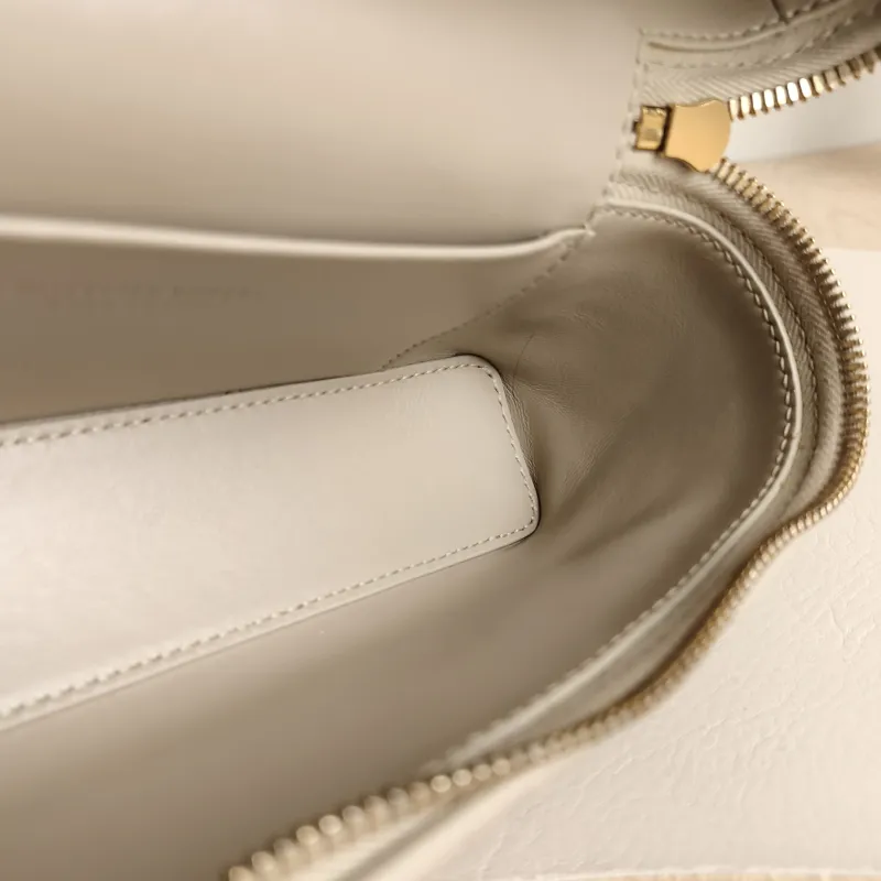 Bottega Veneta Crossbody Bag Bang Bang Cosmetic Bag Grey Lambskin One Size 22 × 6 × 12 cm — detail view 3 of 9