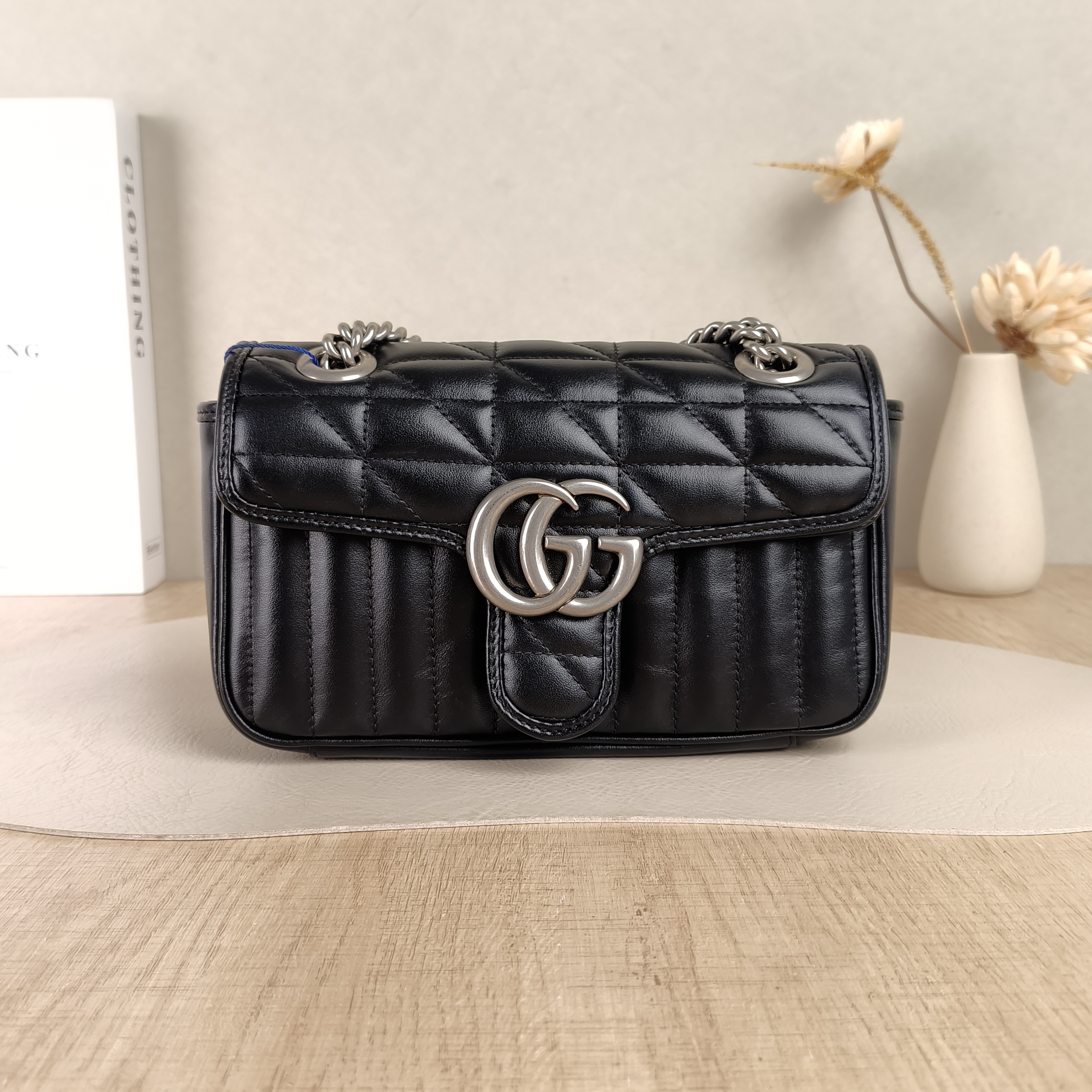GUCCI Crossbody Bag GG Marmont Small Marmont 22Black Calfskin Small22 × 6 × 13 cm