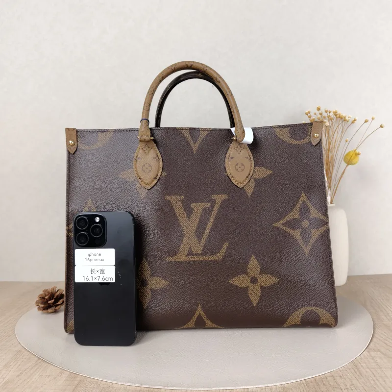 Louis Vuitton Shoulder Bag Onthego Medium Monogram PVC Medium35 × 14 × 27 cm — cover view 4 of 5
