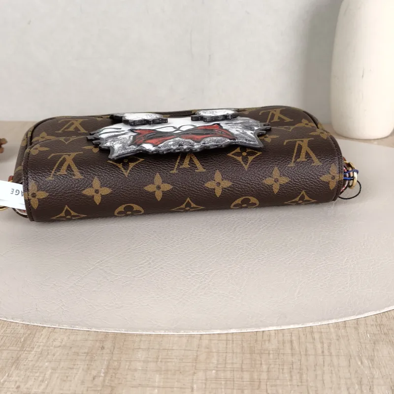 Louis Vuitton Crossbody Bag IVY Monogram PVC Small 23.5 × 4.3 × 12 cm — detail view 3 of 13