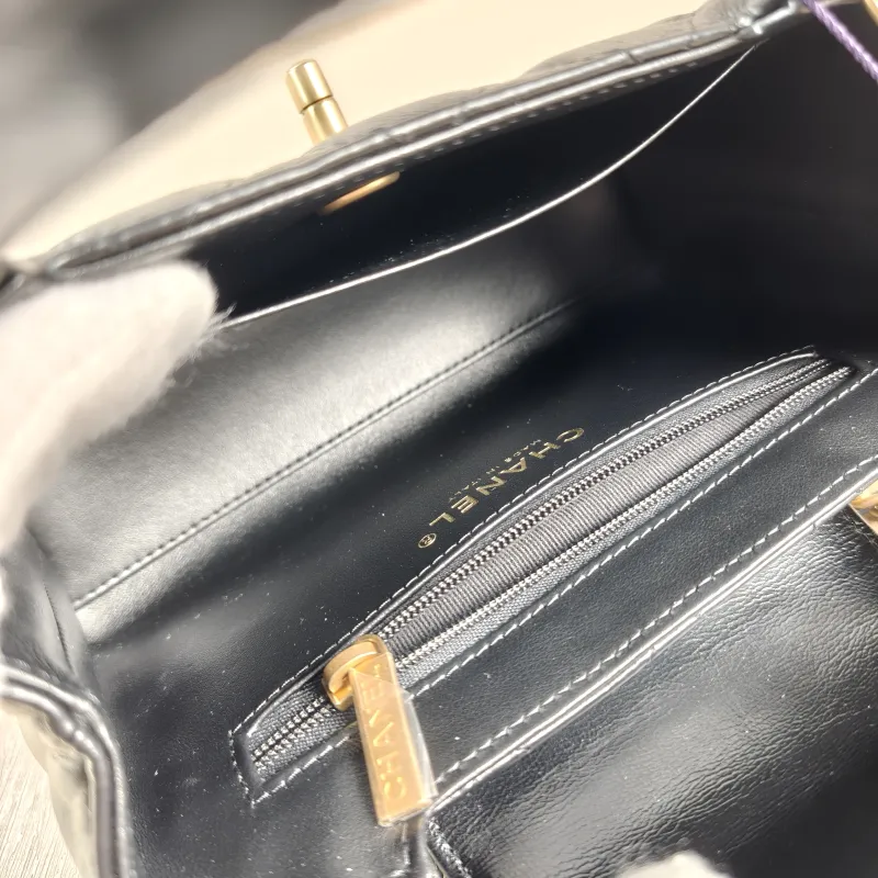 Chanel Crossbody Bag Kelly Black Waxed Leather Mini 19 × 7 × 13 cm — detail view 8 of 14