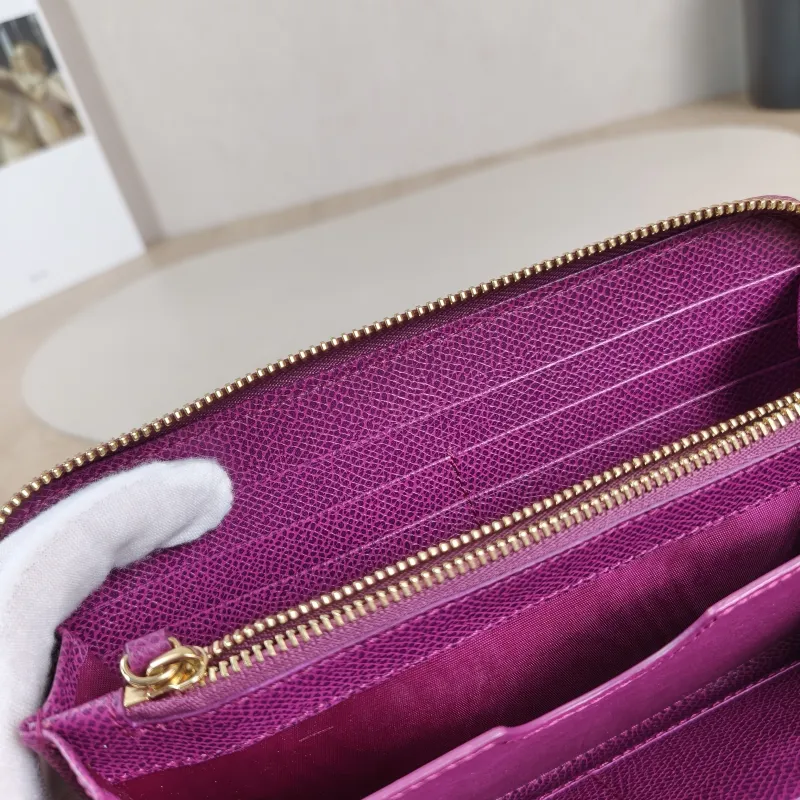 FERRAGAMO Wallet Wallet Calfskin One Size19 × 2 × 10.5 cm — detail view 8 of 11