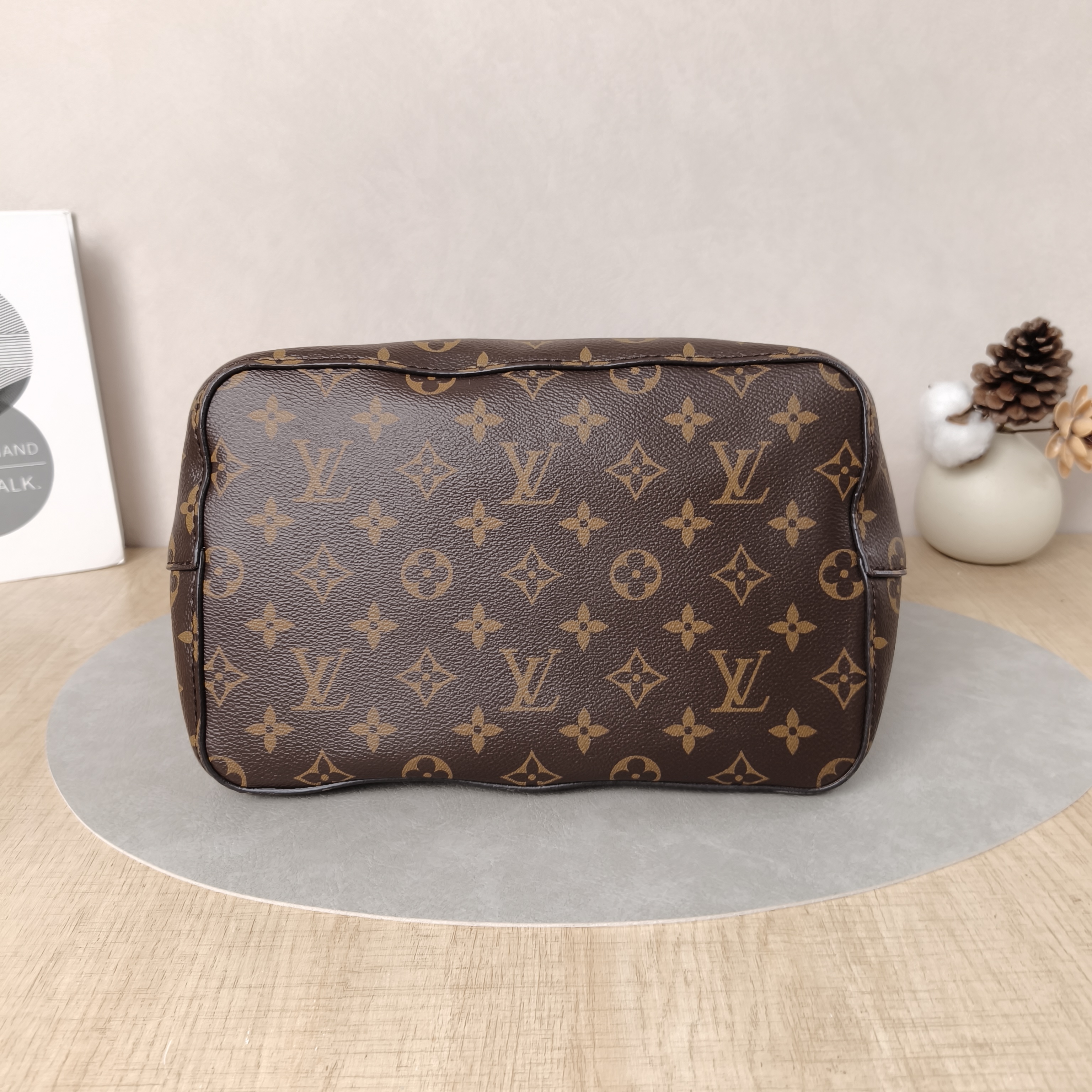 Louis Vuitton Shoulder Bag NÉONOÉ Bucket Bag PVC Medium26 × 17.5 × 26 cm — cover view 4 of 5