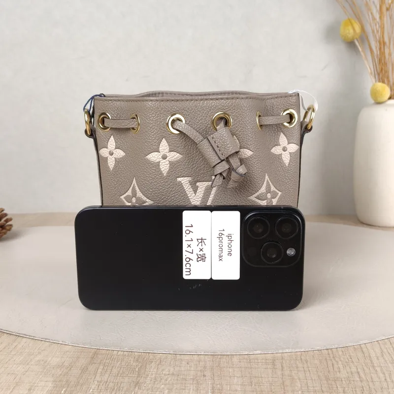 Louis Vuitton Crossbody Bag NANO NOÉ Bucket Bag Nano · White Empreinte Embossed Calfskin nano 13 × 10 × 16 cm — cover view 2 of 5