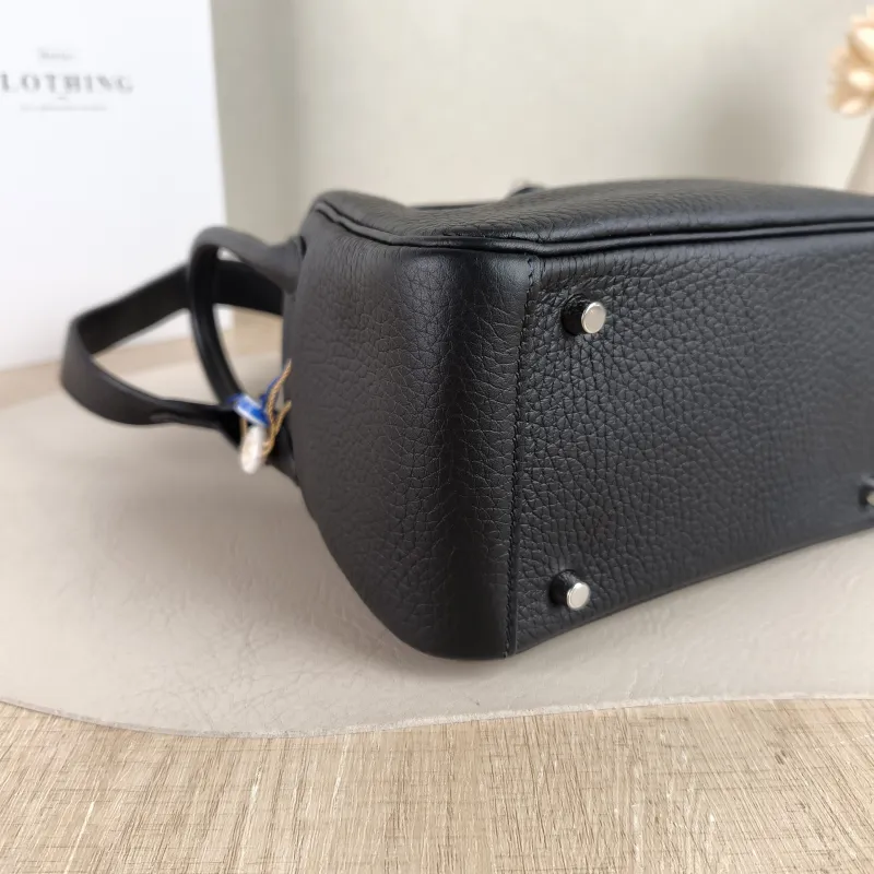 Hermès Shoulder Bag Lindy Mini 19 89Noir Black Taurillon Clemence TC Calfskin Mini 19 × 9 × 13 cm G — detail view 6 of 11
