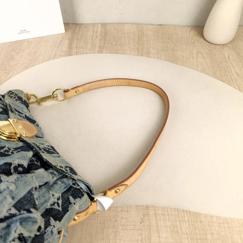 Louis Vuitton Shoulder Bag Vintage Shoulder Bag Blue One Size26 × 5 × 14 cm — detail view 9 of 12
