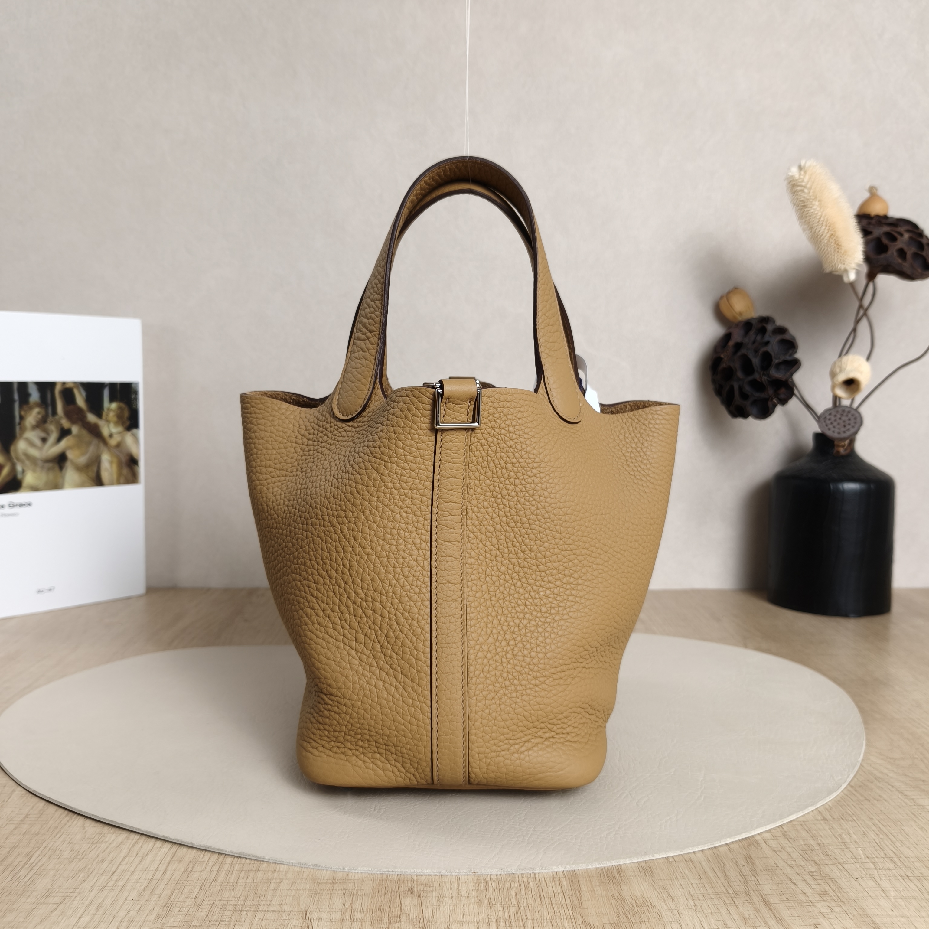 Hermès Top Handle Bag Picotin Lock 18 184B Taurillon Clemence TC Calfskin Small18 × 13 × 18 cm