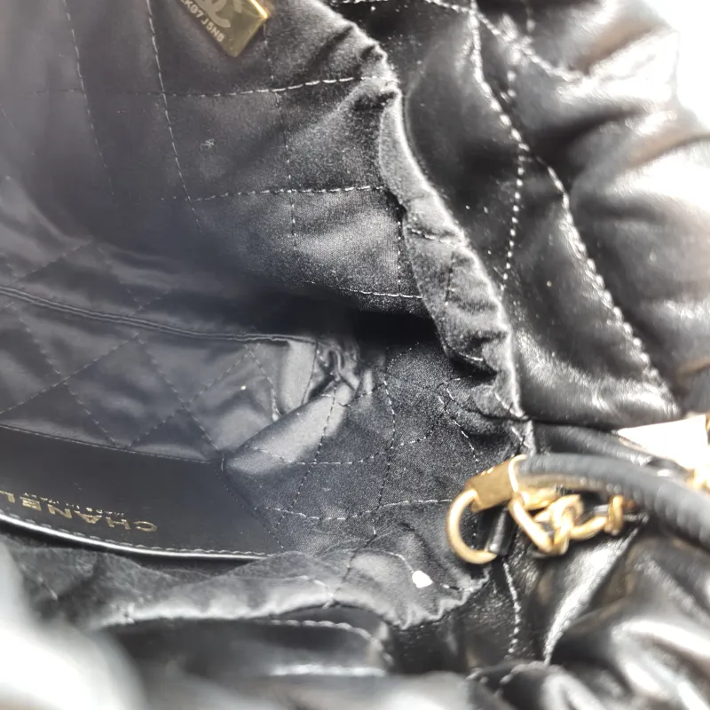 Chanel Shoulder Bag 22Bag Black CC alfskin Mini 20 × 6 × 19 cm — detail view 2 of 13