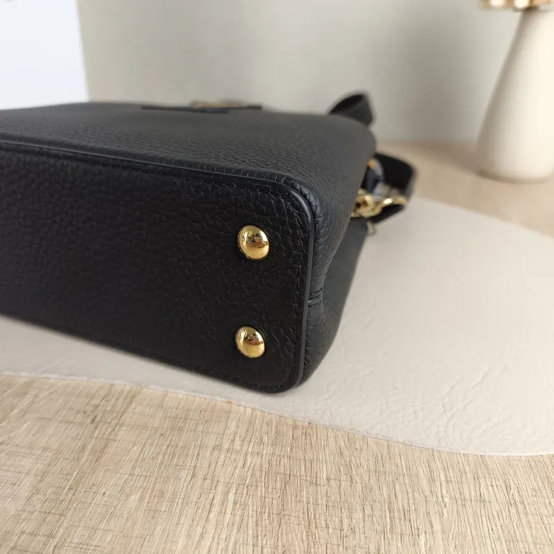 Louis Vuitton Crossbody Bag Capucines Black Calfskin Mini 21 × 8 × 14 cm — detail view 6 of 10