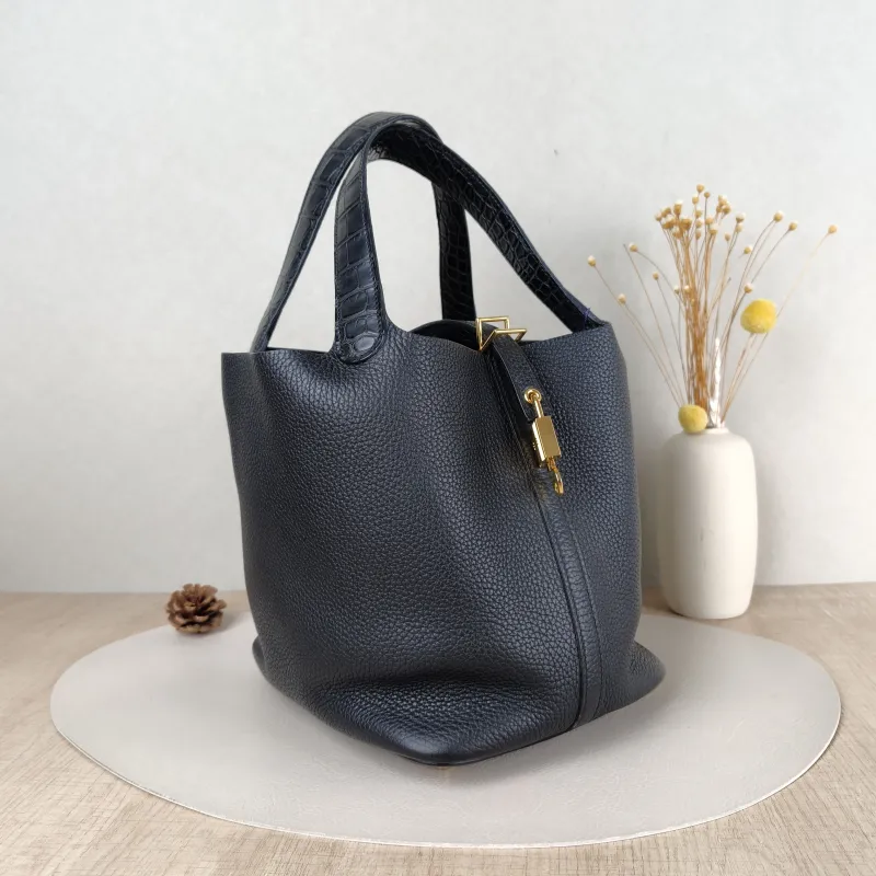 Hermès Top Handle Bag Picotin Lock 22 22Black TC Calfskin Medium22 × 17 × 21 cm — cover view 4 of 5