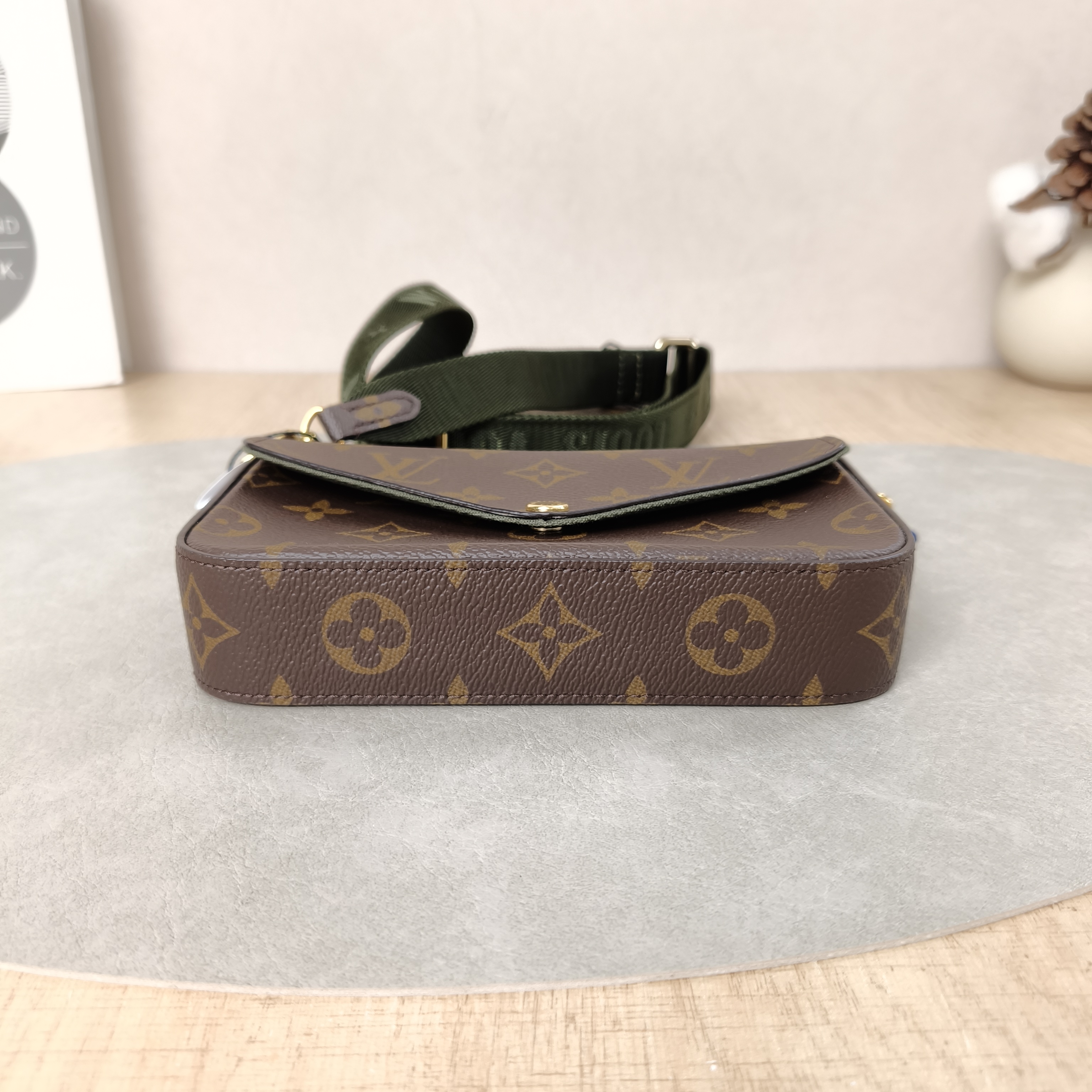 Louis Vuitton Crossbody Bag FÉLICIE STRAP & GO Monogram PVC Small17 × 3.5 × 9.6 cm — cover view 4 of 5