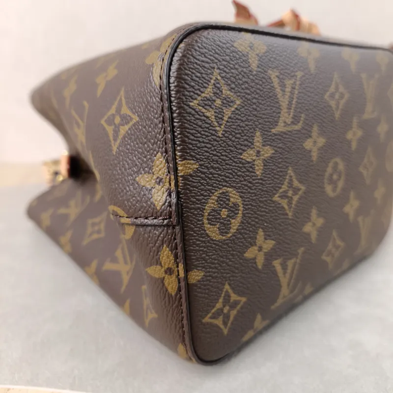 Louis Vuitton Crossbody Bag NÉONOÉ Bucket Bag BB Monogram PVC BB 20 × 13 × 20 cm — detail view 10 of 14