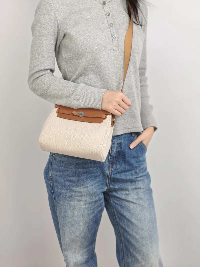 Hermès Shoulder Bag Herbag Zip 20 Berliner Canvas Canvas Mini 20 × 7 × 17 cm G — on-model view 3 of 3