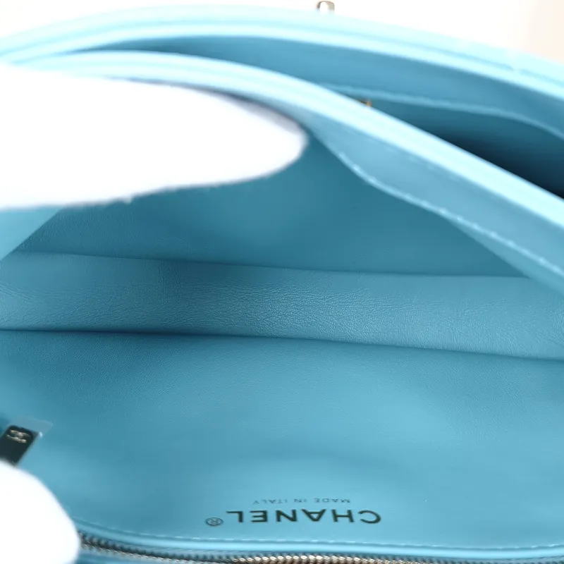 Chanel Crossbody Bag Trendy CC Blue Lambskin Small25 × 12 × 17 cm — detail view 4 of 15
