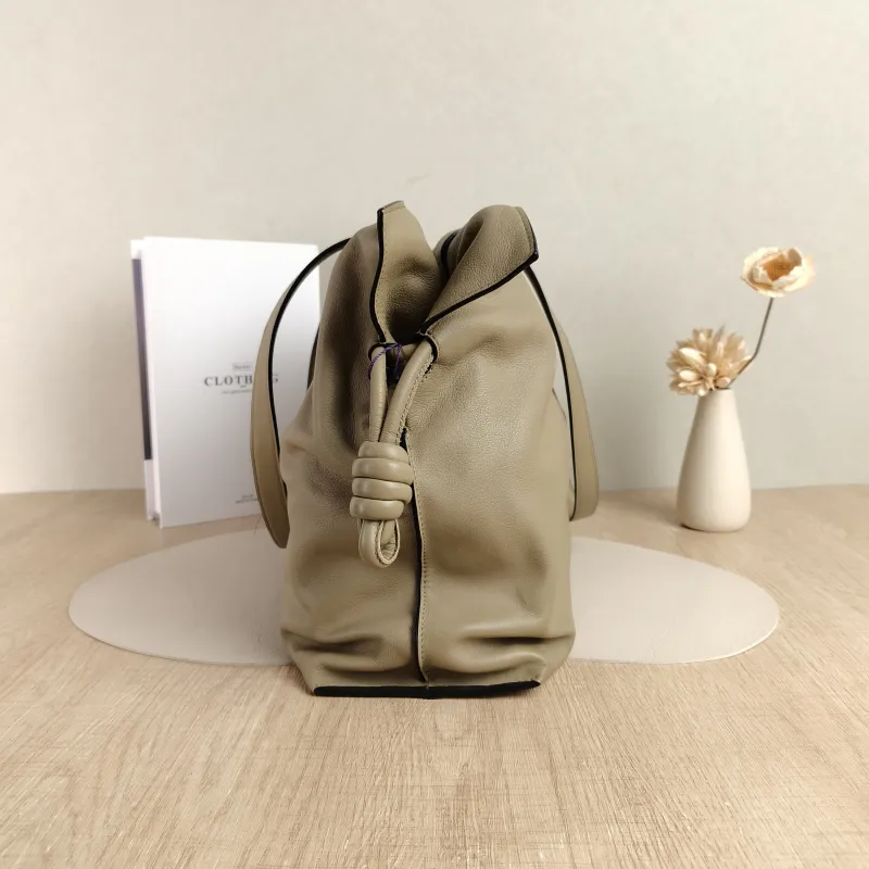 LOEWE Crossbody Bag Flamenco Calfskin Large38 × 14 × 29 cm — detail view 8 of 11