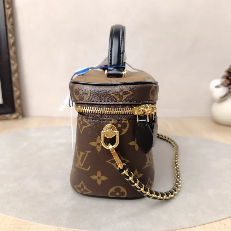 Louis Vuitton Shoulder Bag VANITY Cosmetic Bag Monogram PVC Small19 × 11 × 13 cm — detail view 7 of 17