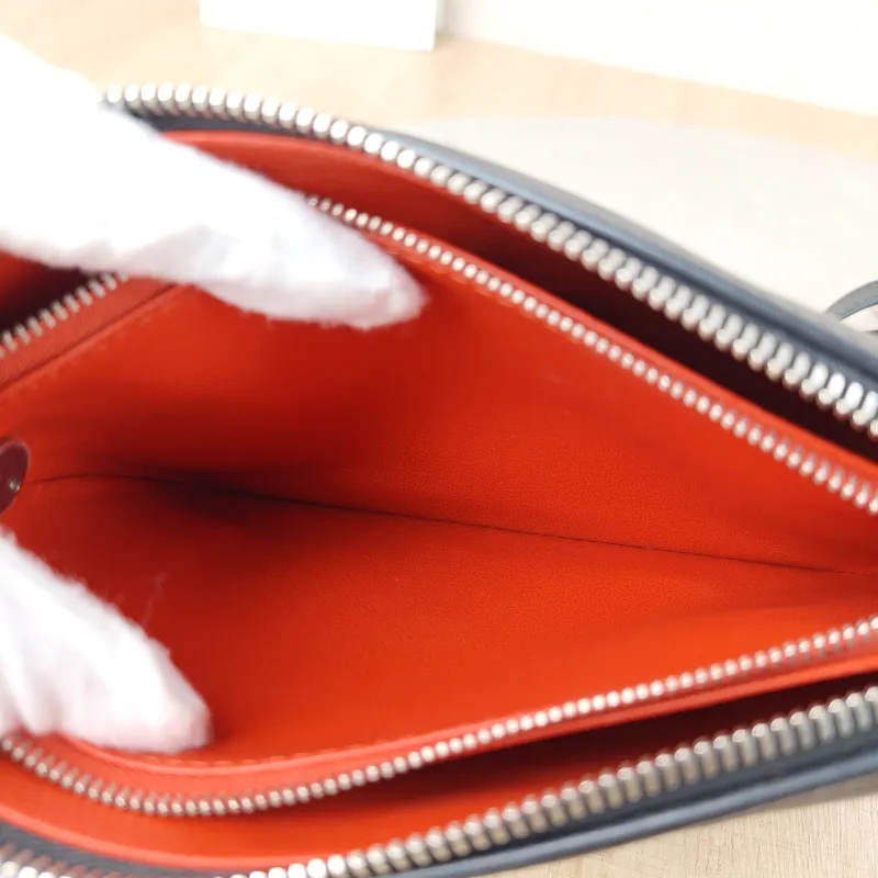 Louis Vuitton Crossbody Bag Coussin BB Black Lambskin BB21 × 7 × 16 cm — detail view 6 of 10