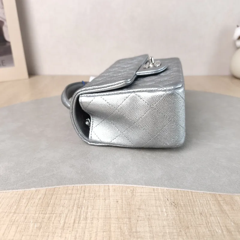 Chanel Crossbody Bag mini Silver Grained Calfskin mini 20 × 6 × 12 cm 30 — detail view 5 of 14