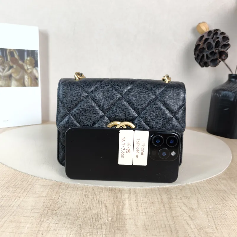 Chanel Crossbody Bag Edition Black Grained Calfskin 20 × 7 × 14.5 cm — cover view 3 of 5