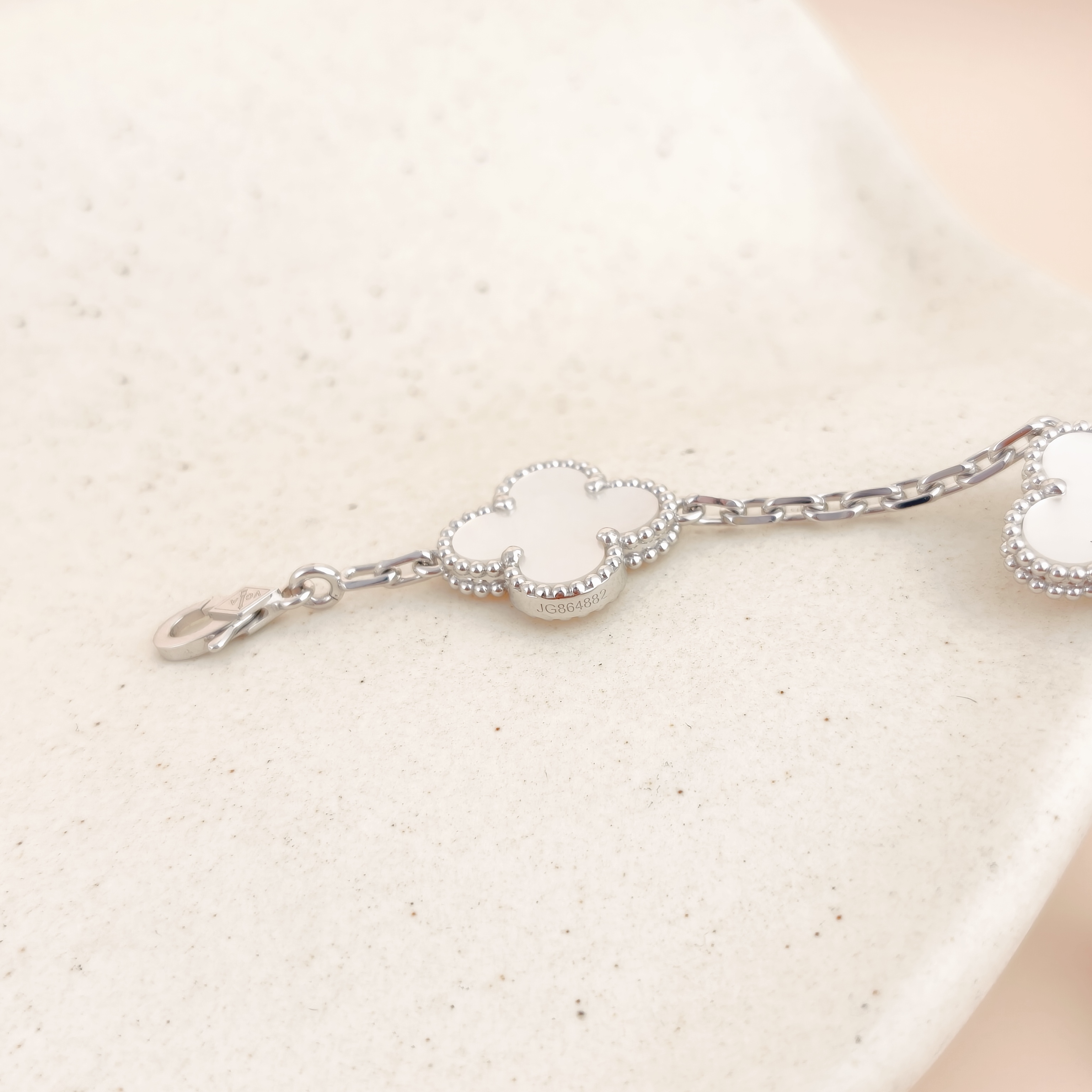 Van Cleef & Arpels Bracelet Alhambra Alhambra Collection Five-Motif Bracelet Pearl · White Mother-of-Pearl18KW hite Gold Vintage Small19cm — cover view 5 of 9