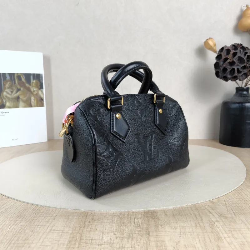 Louis Vuitton Crossbody Bag Speedy20Black Calfskin Small20.5 × 12 × 13.5 cm — cover view 6 of 6
