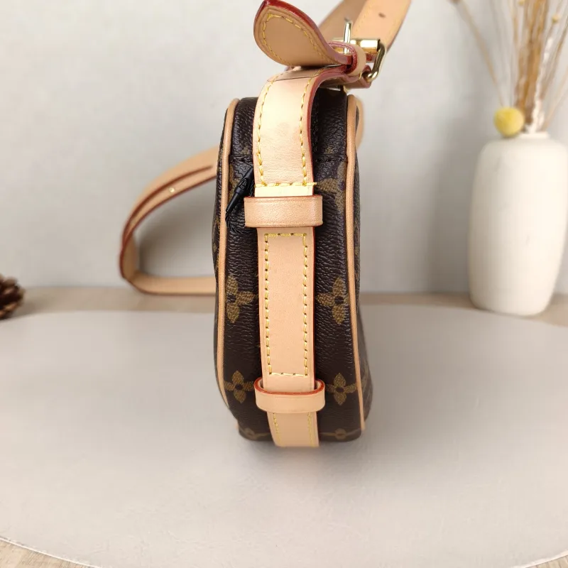 Louis Vuitton Shoulder Bag Croissant Monogram PVC Medium25 × 5 × 15 cm — detail view 11 of 13