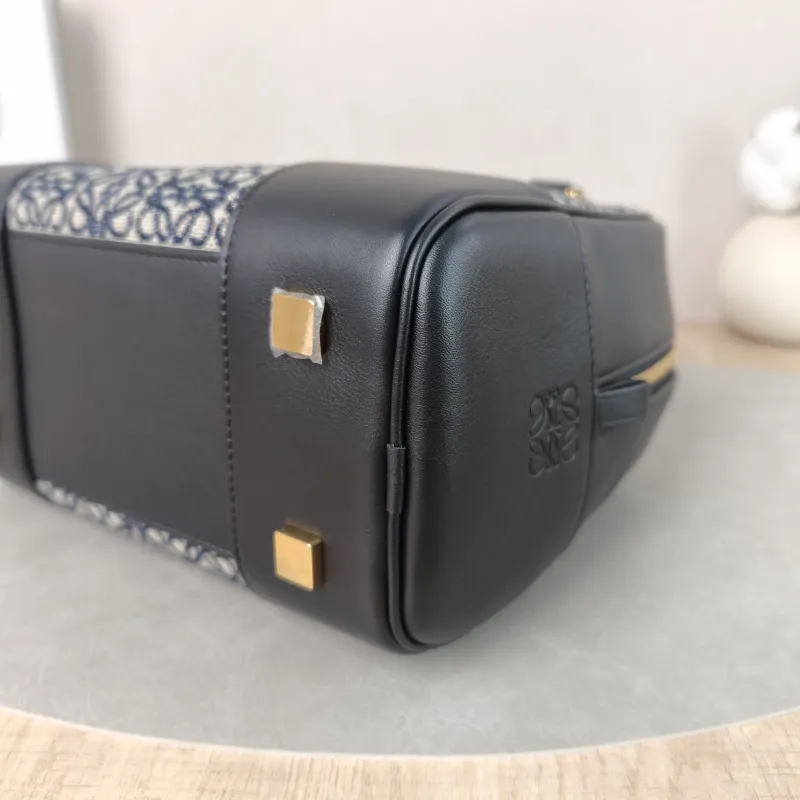 LOEWE Crossbody Bagamazona 19 Blue White Black Calfskin，Canvas Small19 × 11.5 × 18 cm — detail view 5 of 12