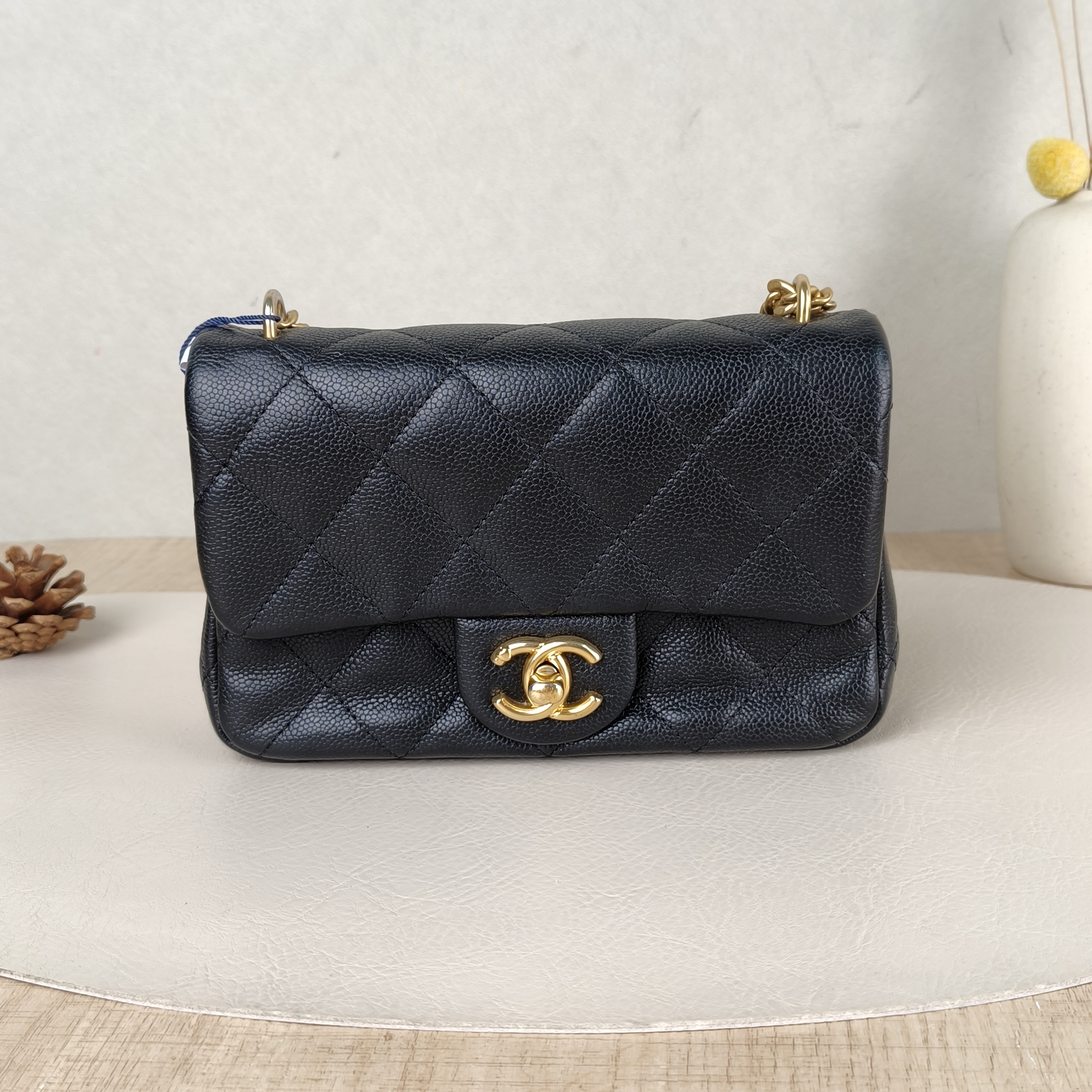 Chanel Crossbody Bag23p Black Grained Calfskinmini19 × 6 × 14 cm