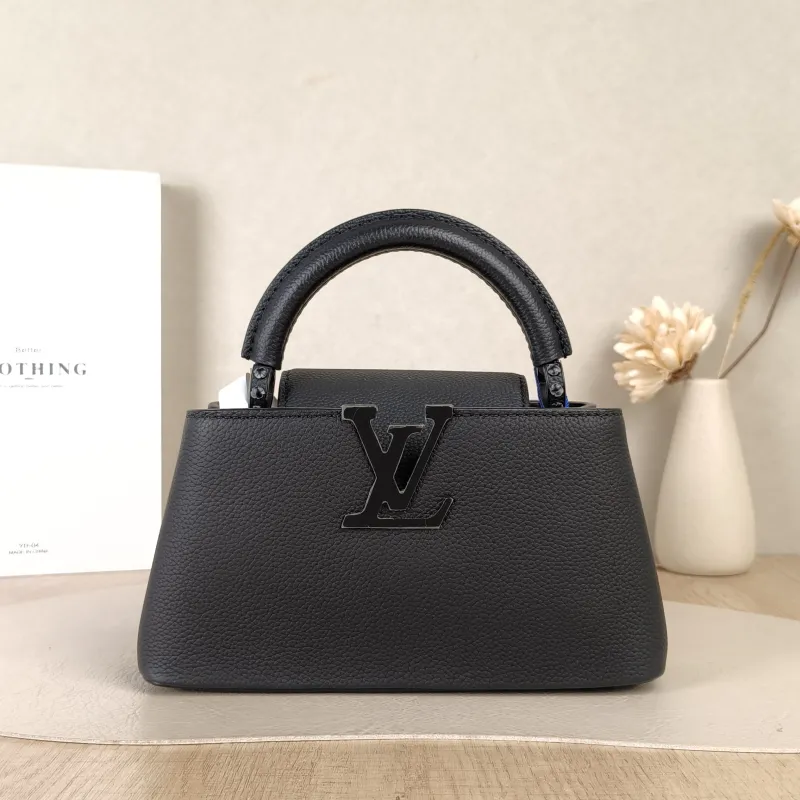 Louis Vuitton Crossbody Bag Capucines East West Black Calfskinmini22 × 8 × 12 cm
