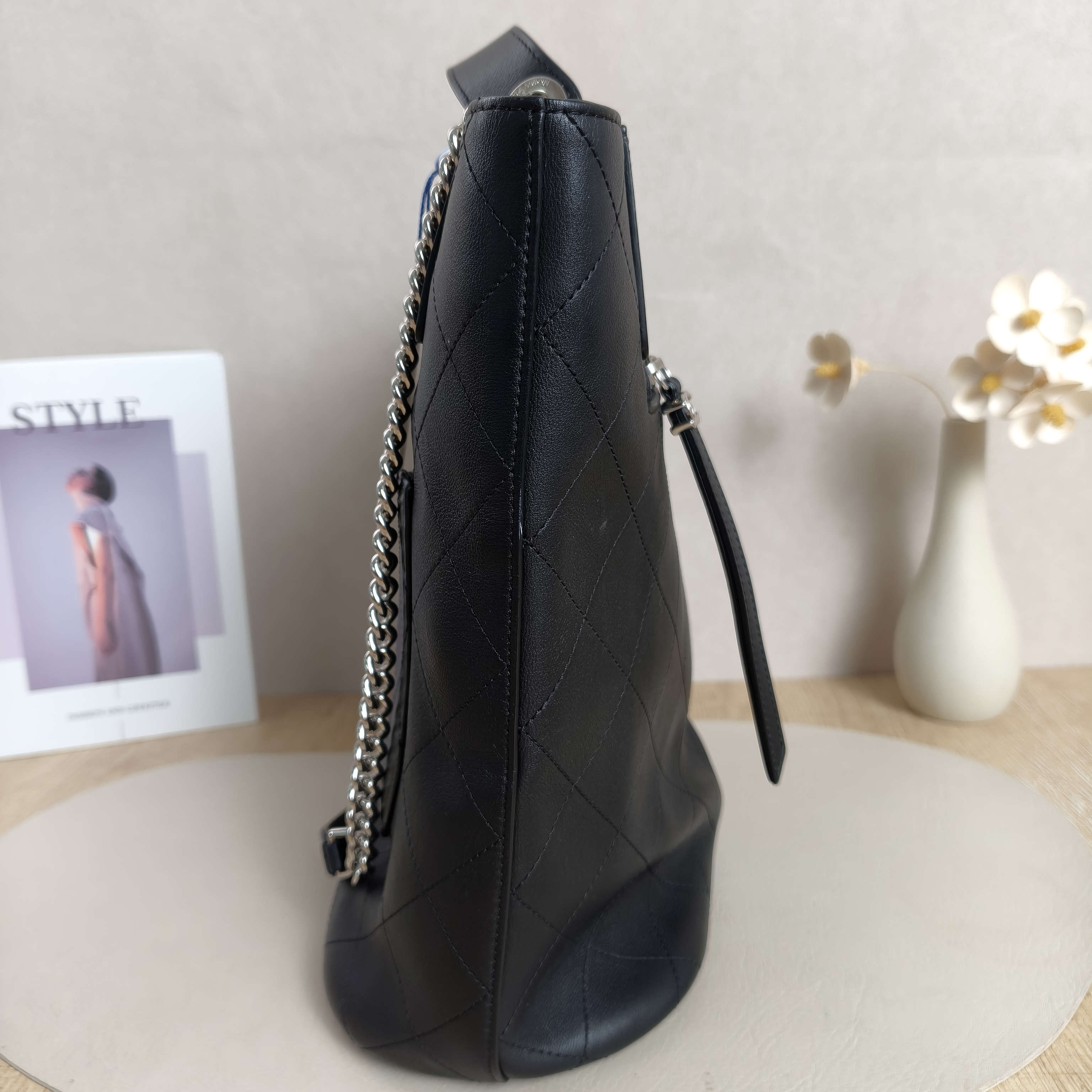 Chanel Crossbody Bag Crossbody Bag Black Calfskin One Size23 × 9 × 29 cm — cover view 8 of 10
