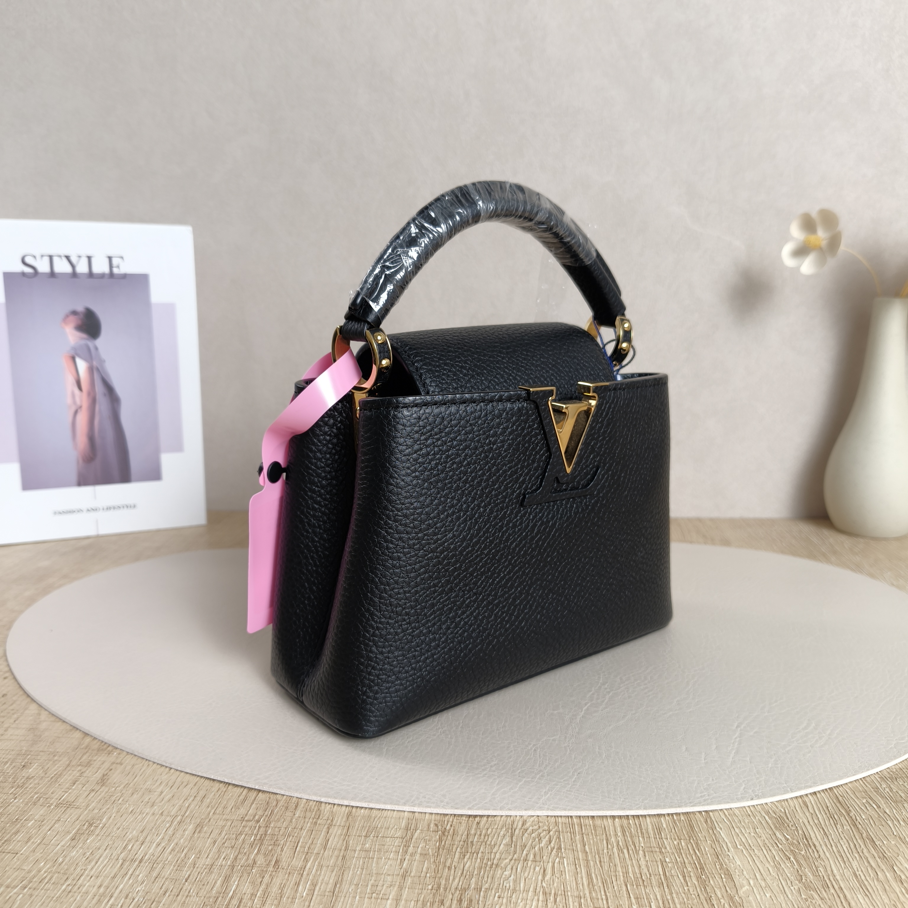 Louis Vuitton Crossbody Bag Capucines Black Calfskinmini21 × 8 × 13.5 cm — cover view 7 of 11