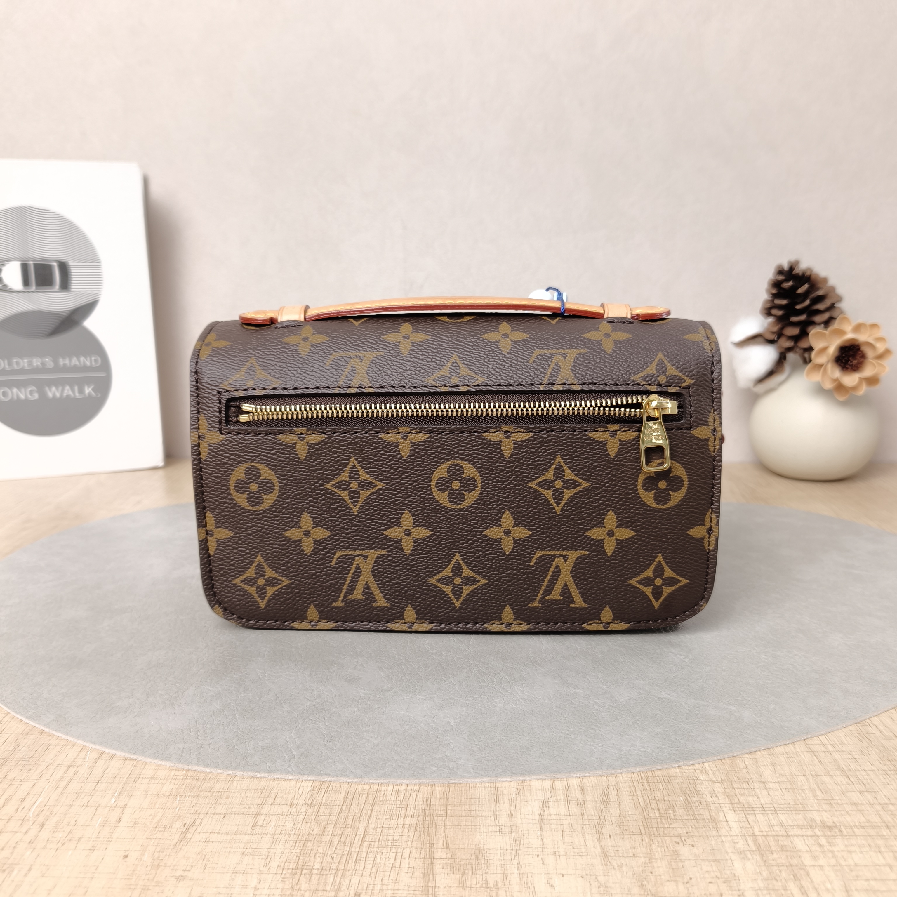Louis Vuitton Crossbody Bag Pochette Métis East West Monogram PVC Small21.5 × 6 × 13.5 cm — cover view 4 of 6
