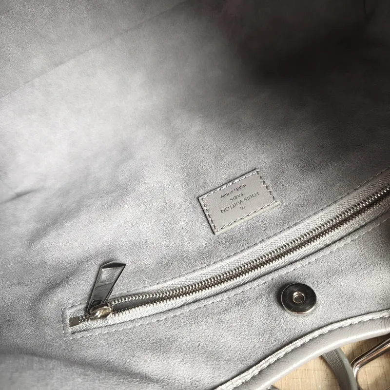 Louis Vuitton Crossbody Bag Carryall Cargo Vibe Grey SL ambskin Small 33.5 × 15 × 23 cm — detail view 5 of 9