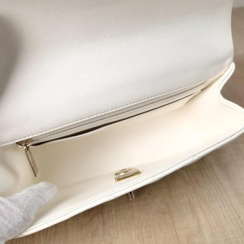 Chanel Crossbody Bag mini White Lambskin mini 20 × 6 × 12 cm — detail view 12 of 14