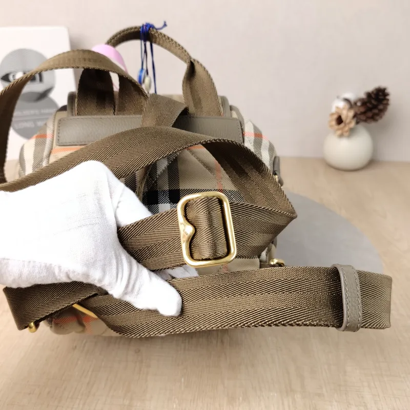 BURBERRY Backpack Backpack Colorblock Canvas One Size 18 × 12 × 22 cm — detail view 3 of 13