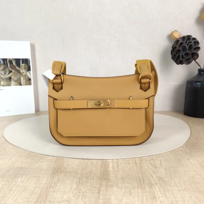 Hermès Crossbody Bag Jypsiere 23 4B Swift Calfskin Mini 23 × 5 × 17 cm W