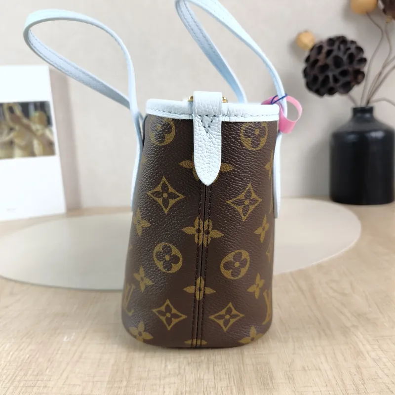Louis Vuitton Crossbody Bag NEVERFULL INSIDE OUT BB Blue PVC · Calfskin BB 26.5 × 11 × 16.5 cm — detail view 1 of 13