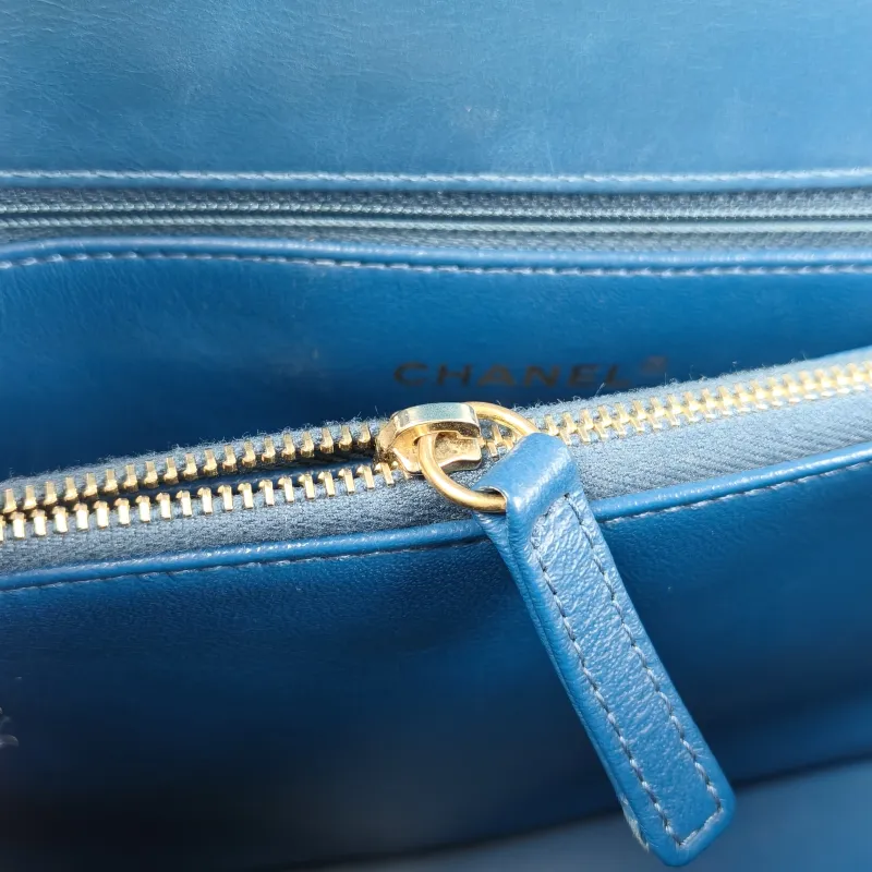 Chanel Top Handle Bag Coco Handle​ Blue V Calfskin Medium 29 × 12 × 18 cm 24 — detail view 10 of 15