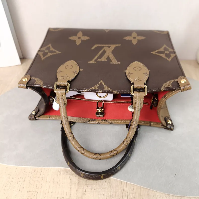 Louis Vuitton Shoulder Bag Onthego Monogram PVC Small 25 × 11.5 × 19 cm — detail view 10 of 11