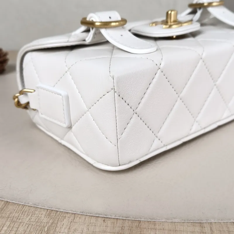 Chanel Crossbody Bag Messenger Bag White Calfskin One Size 20 × 7 × 12.5 cm — detail view 11 of 13