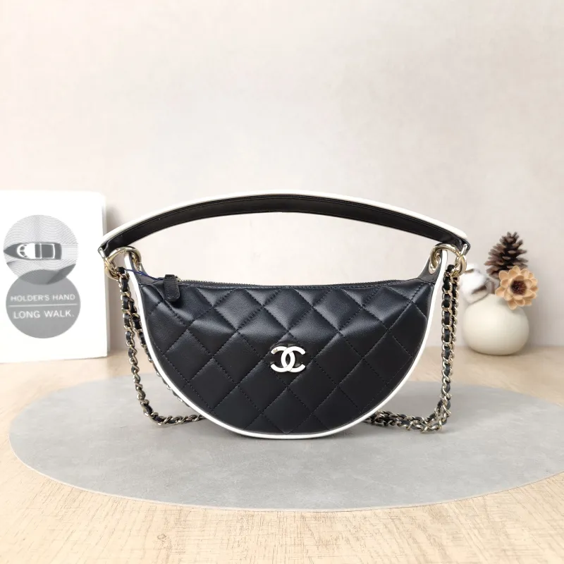 Chanel Crossbody Bag26s Top Handle Crossbody Bag Lambskin One Size22 × 6 × 15 cm