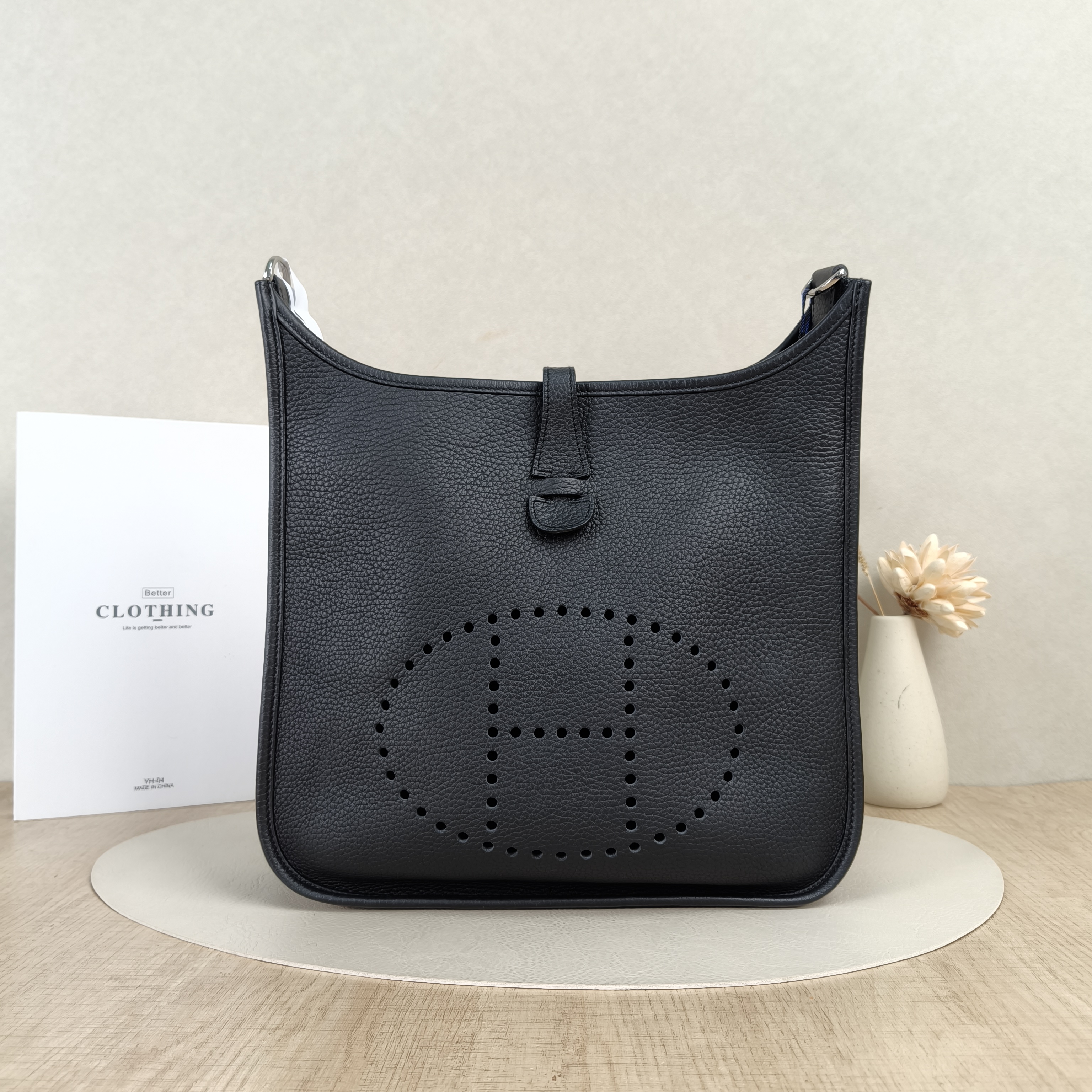 Hermès Crossbody Bag Evelyne 29 29Black Clemence Taurillon TC Calfskin Small29 × 8 × 30 cm