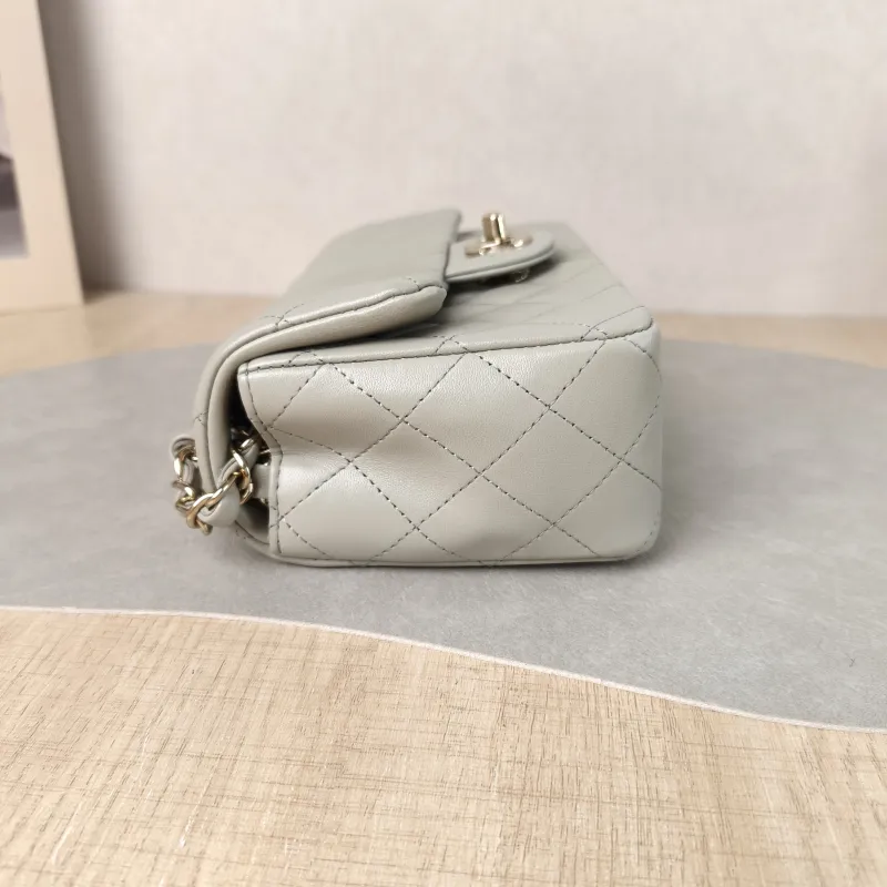 Chanel Crossbody Bag Classic Flap Large Mini CF Mini Green Lambskin mini 20 × 6 × 12 cm — detail view 2 of 13