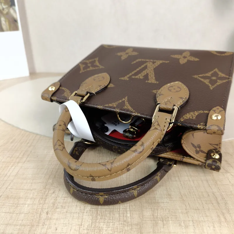 Louis Vuitton Crossbody Bag Onthego BB Monogram PVC BB 18 × 8.5 × 15 cm — detail view 9 of 12
